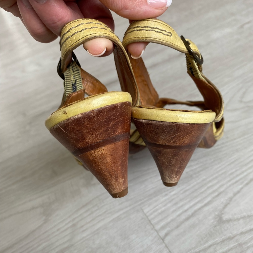 FRYE Vintage Leather Peep-toe Sandal Heels in yellow and wood - Picture 6 of 7